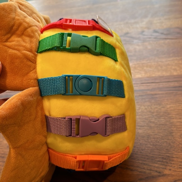 Lion buckle toy. EUC. Super soft, also had small zipper pouch on top. - Picture 5 of 8